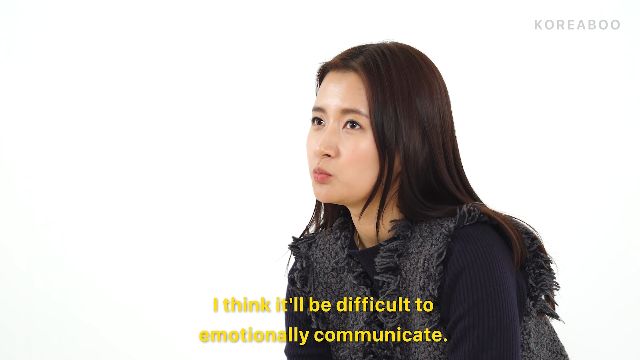 스튜디오 인터뷰 장면